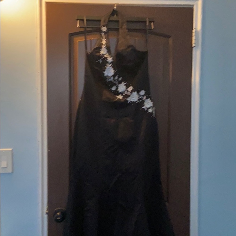 BLACK halter gown. NEW. NEVER WORN. size 7/8.